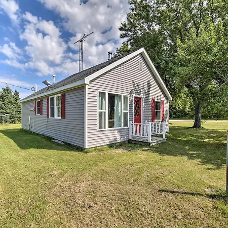 Pet-Friendly And Peaceful Northern Michigan Gem
